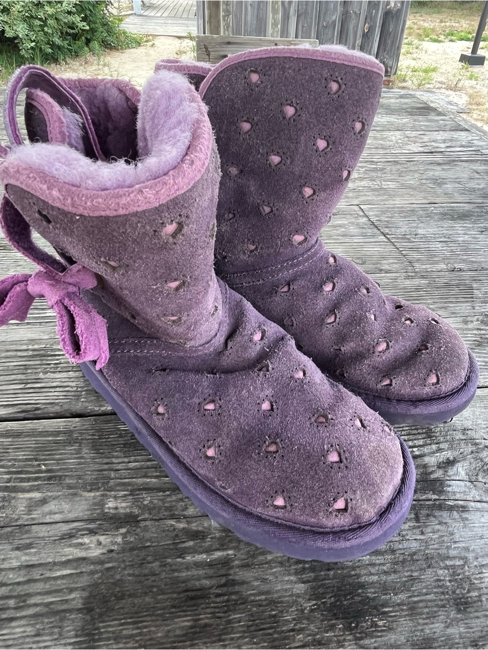 UGGS Kids Purple Heart-Detail Cozy Boots sherling inside sz 1, like new